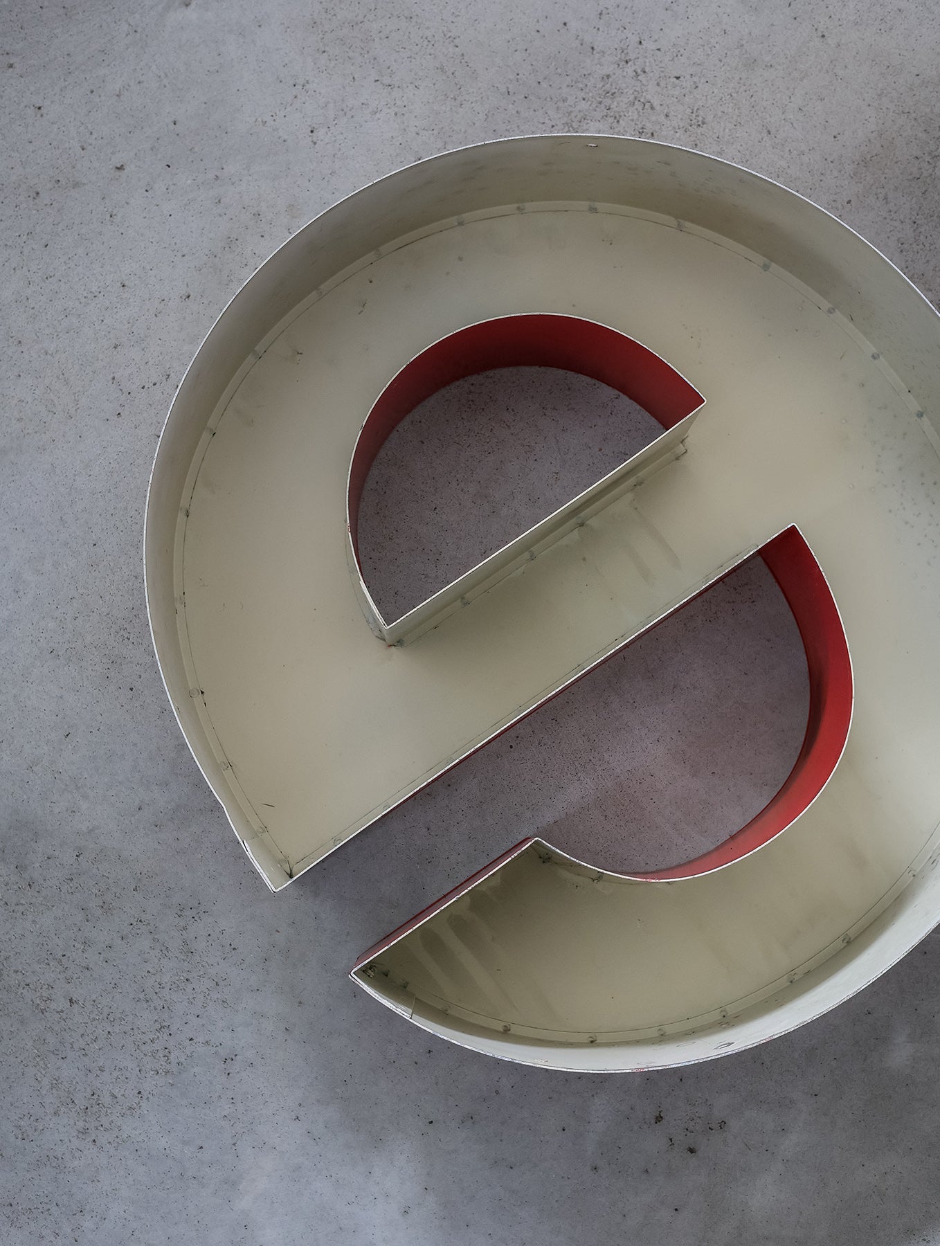 Blechbuchstabe "e"