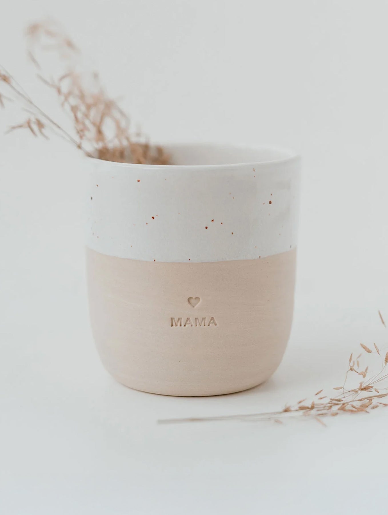 Becher aus Steingut