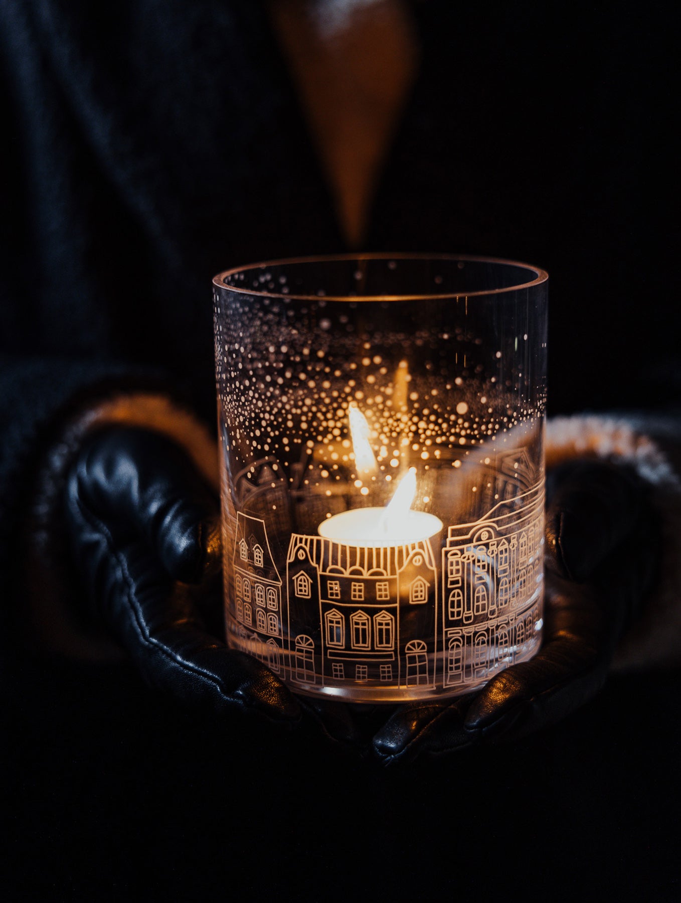 Teelichthalter mit Wintermotiv "Hus"