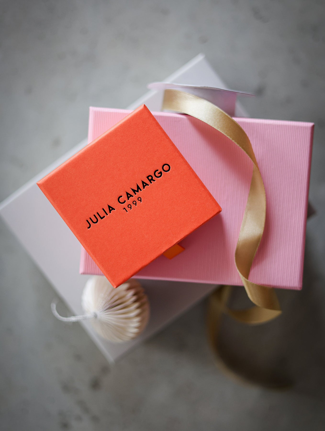 Julia Camargo - Box