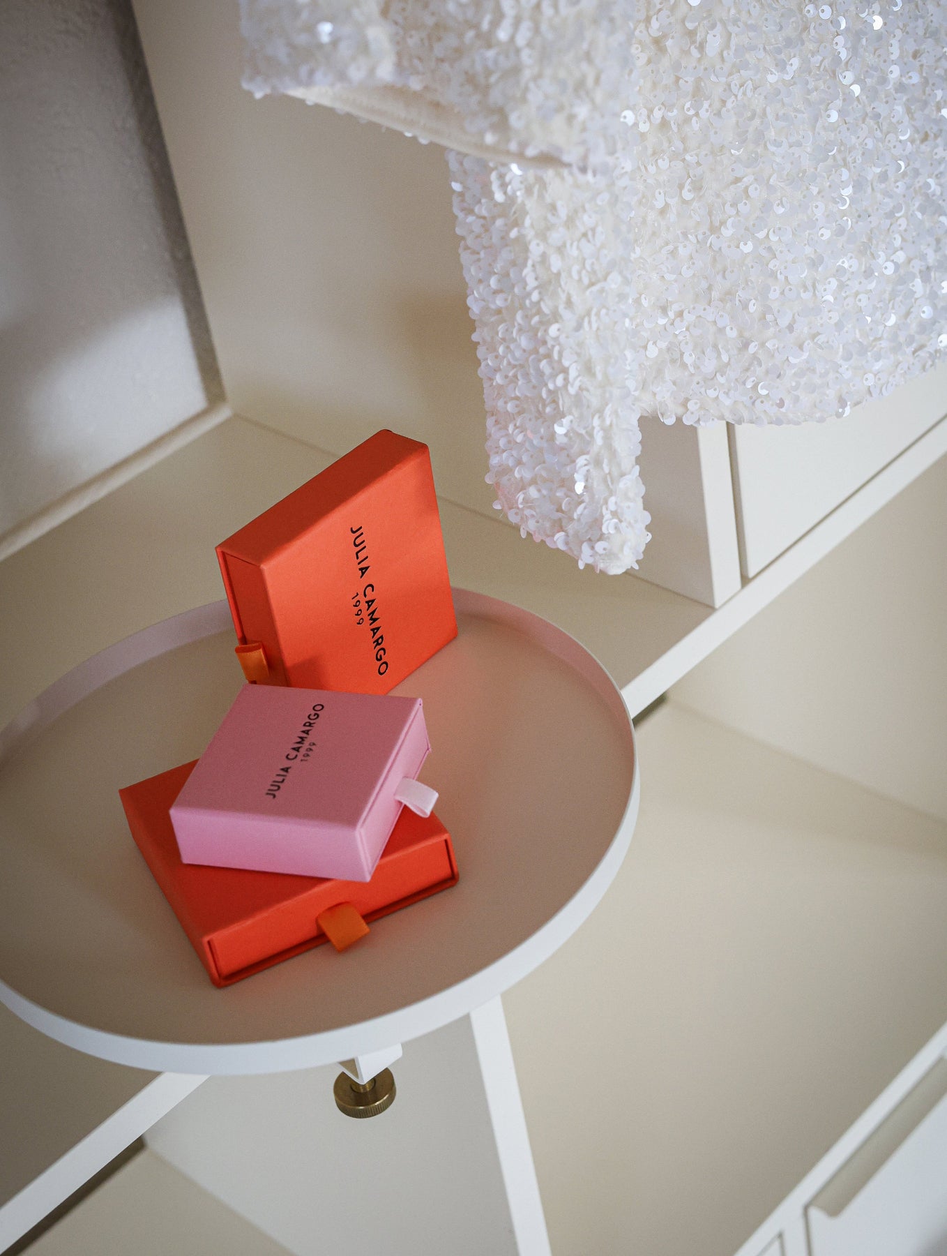 Julia Camargo - Box