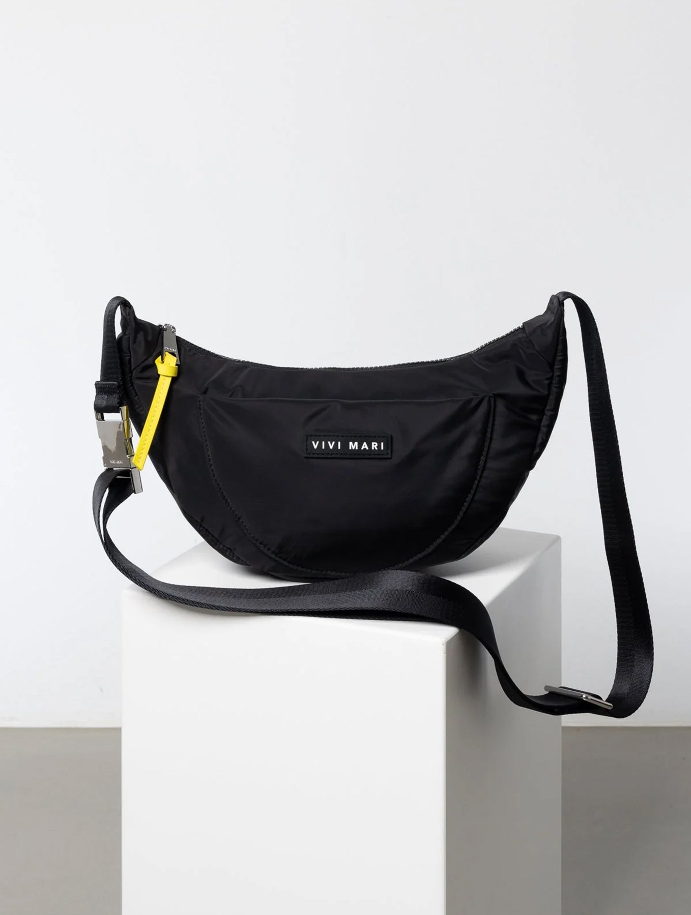 Padded Hip Bag Medium - Black