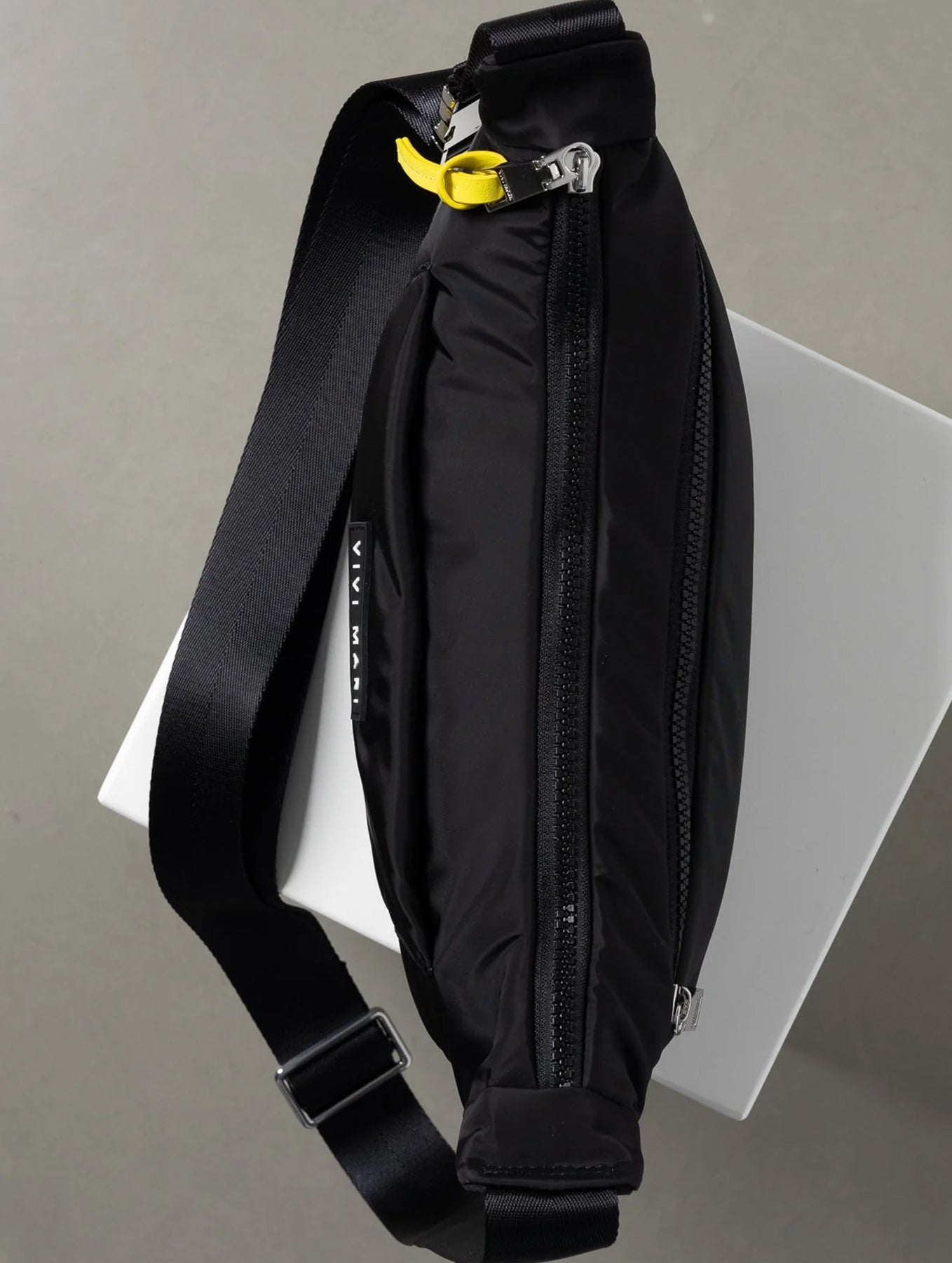 Padded Hip Bag Medium - Black